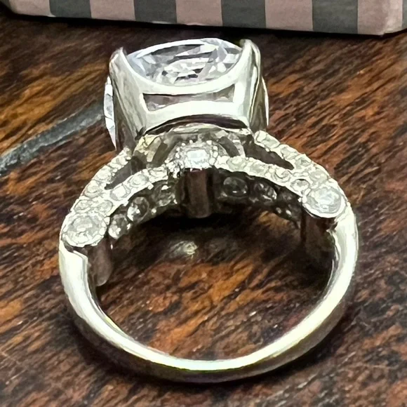 Solitaire Ring - Picture 4 of 6